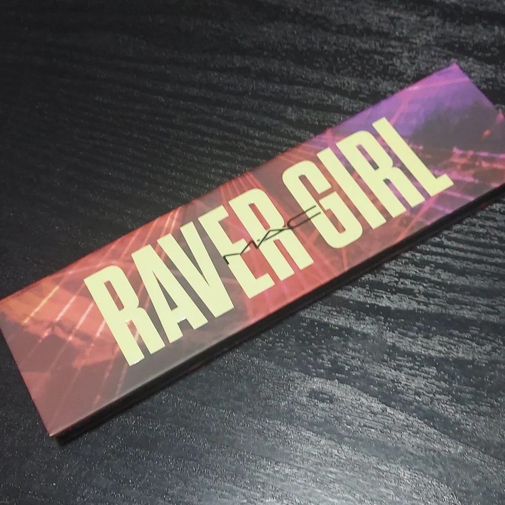 💋🍭Host Pick! Mac Cosmetics Raver Girl Palette